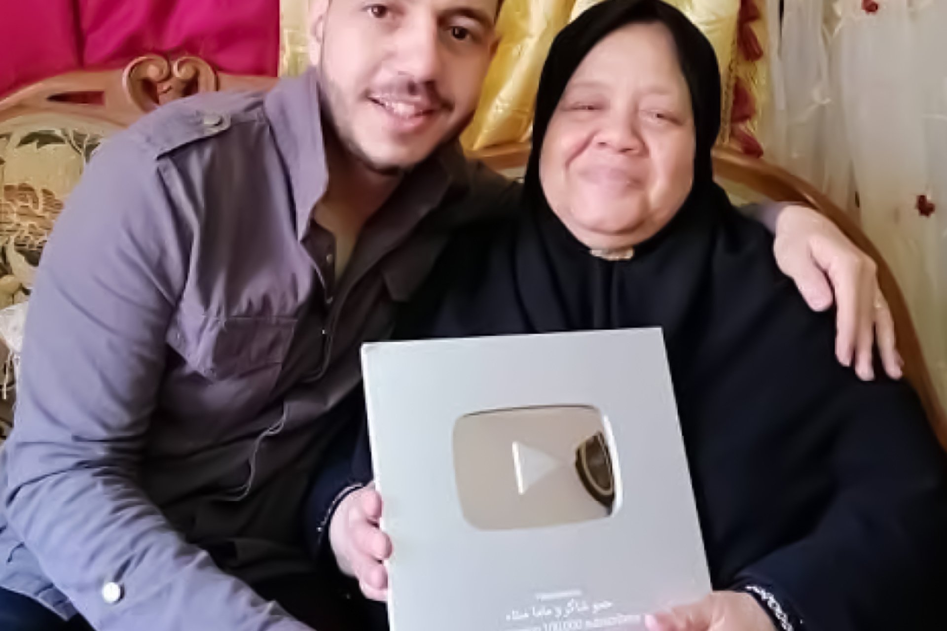 ماما سناء ..كيف ينمو الحب من بين أشواك العذاب